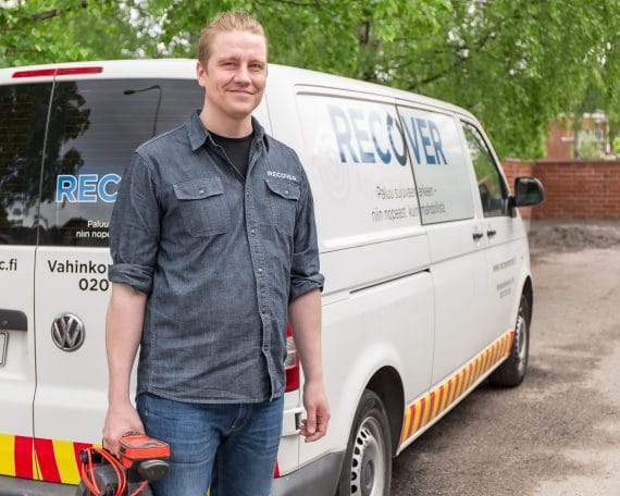 Promo photo of maintenance worker in front of the service car