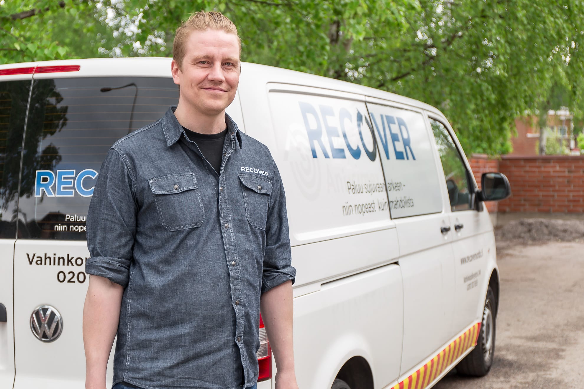Promo photo of maintenance worker in front of the service car